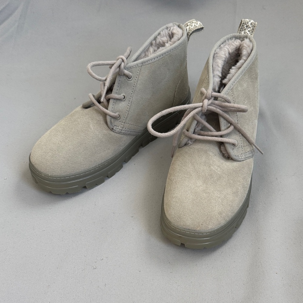 UGG Neumel Platform Lug Boot – Size 8 – Super Warm – Like New